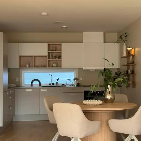 Modern And Stylish Lägenhet *