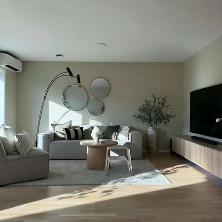 Modern And Stylish Lägenhet *